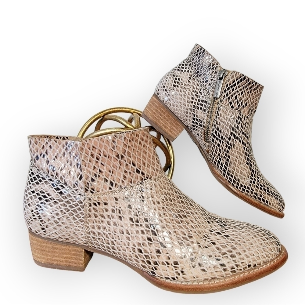 Gianni Bini snake print ankle boots Size 6